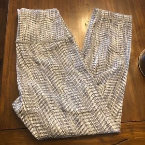 EUC Lululemon Wonder Under High Rise Crop Size 4